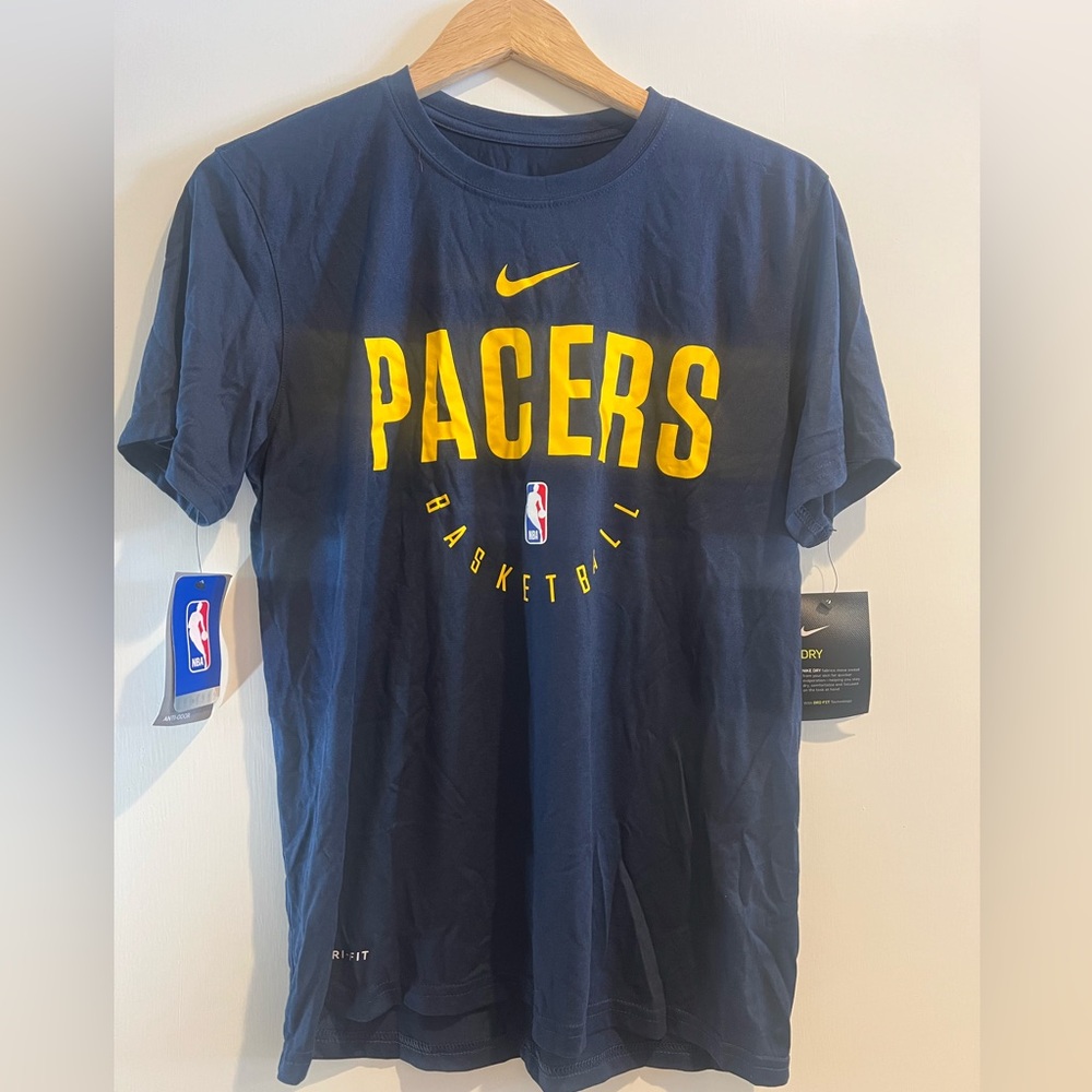 Indiana Pacers quick dry style of short sleeve t-shirt. Nike, Men’s medium. NWT